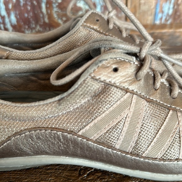 Naturalizer Bronze Defoe Sneaker Size 6.5 - Picture 5 of 8